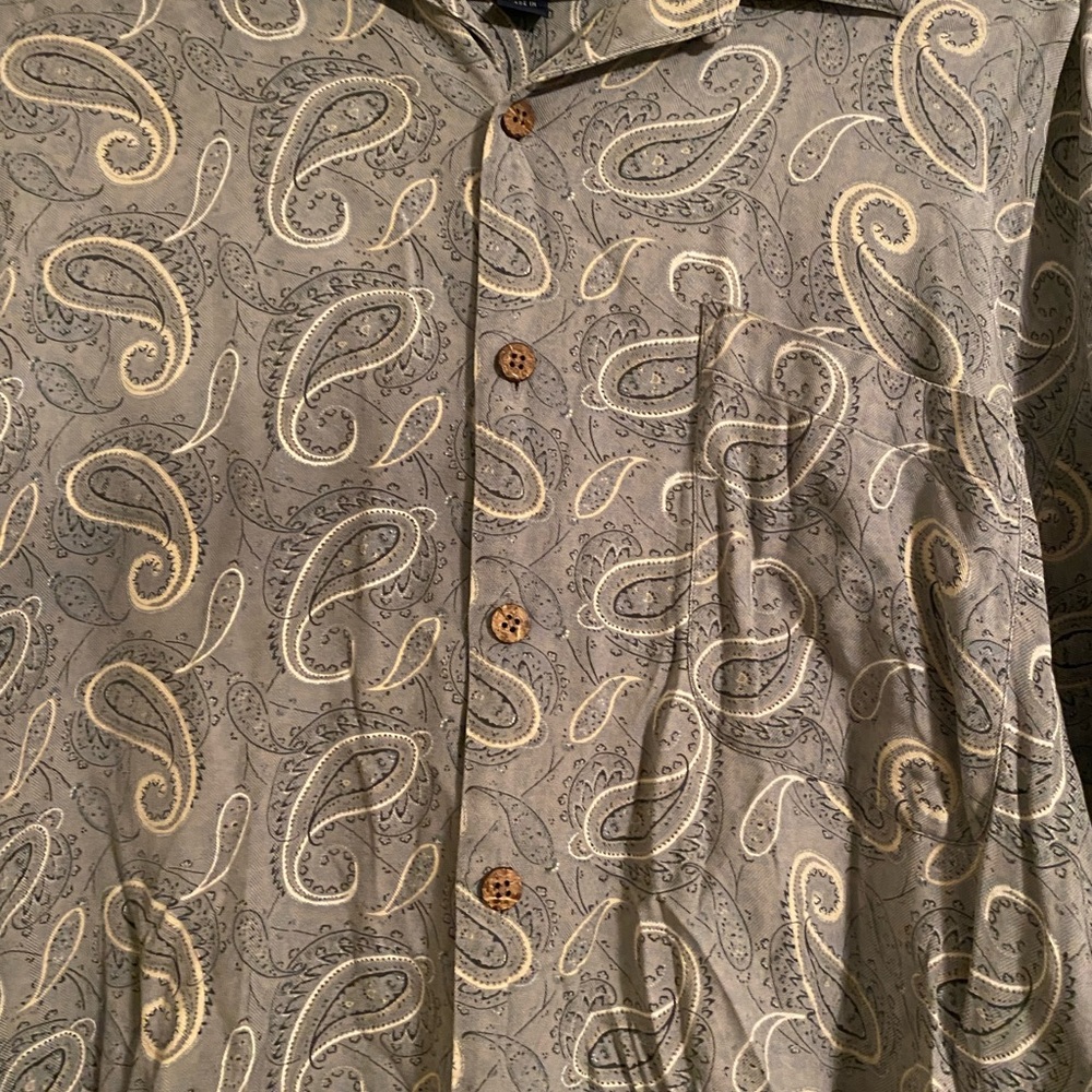 Tommy Bahama. Men’s Short Sleeve Button Down Shirt. 100% Silk. - Picture 4 of 4